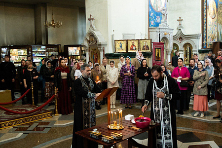 Артисты и сотрудники ГБНТУК КК "Кубанский казачий хор" собрались на общую молитву в Храме